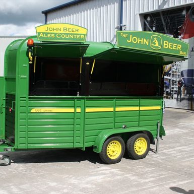 the-jogn-beer-bar-converted-horse-box-digitally-printed-part-wrapped-trailer